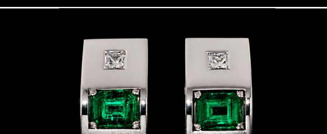 Emerald Cut Emerald & Diamond Bar Stud Aretes in White Gold