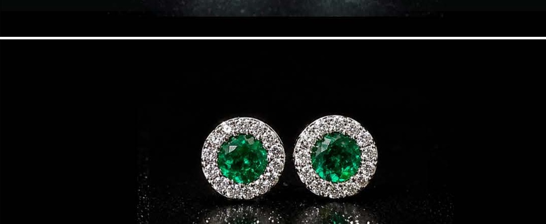 Emerald Halo Diamond Stud Aretes in Yellow Gold